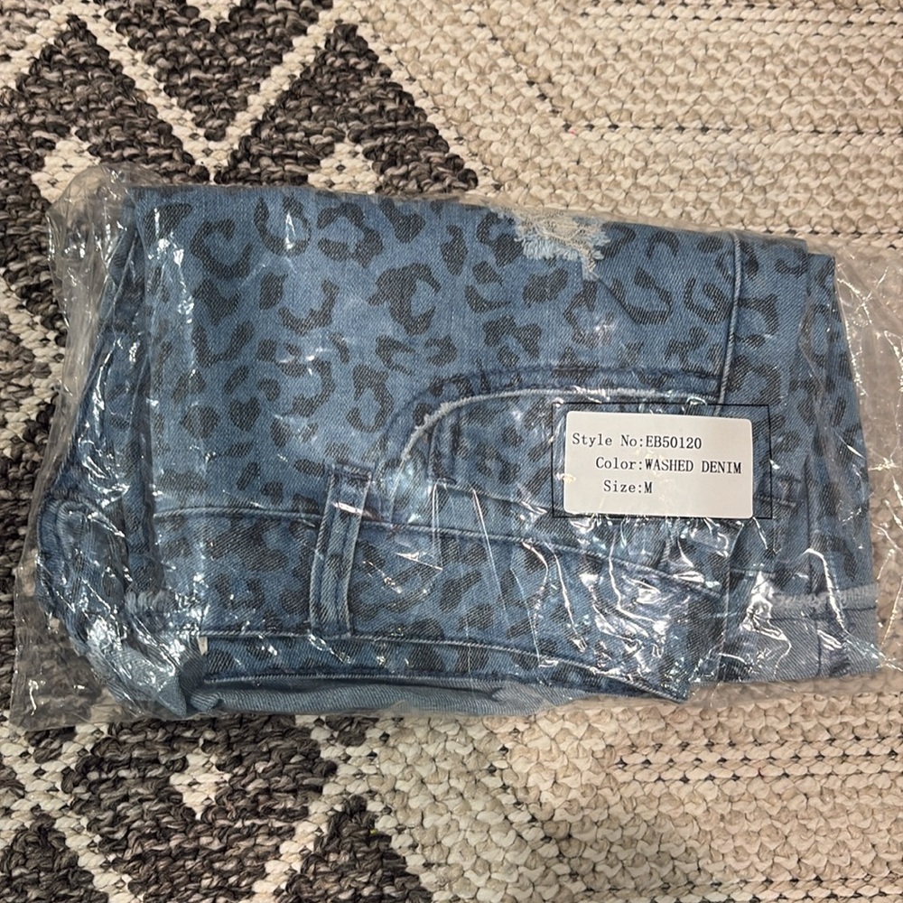 EASEL brand new with tag Blue Leopard Print Women's Shorts - Picture 7 of 10